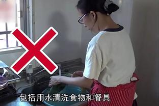 人气不低！库里回球员通道 被求签名的大规模球迷包围了